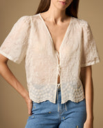 Camisa bordada manga corta cuello V con amarres - Crudo