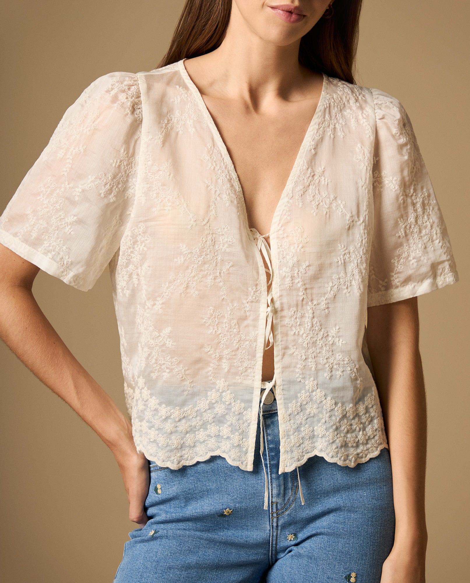 Camisa bordada manga corta cuello V con amarres - Crudo 34_612H021_CRU114201_6