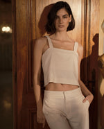 Blusa de tiras con bordado floral y escote redondo - Crudo
