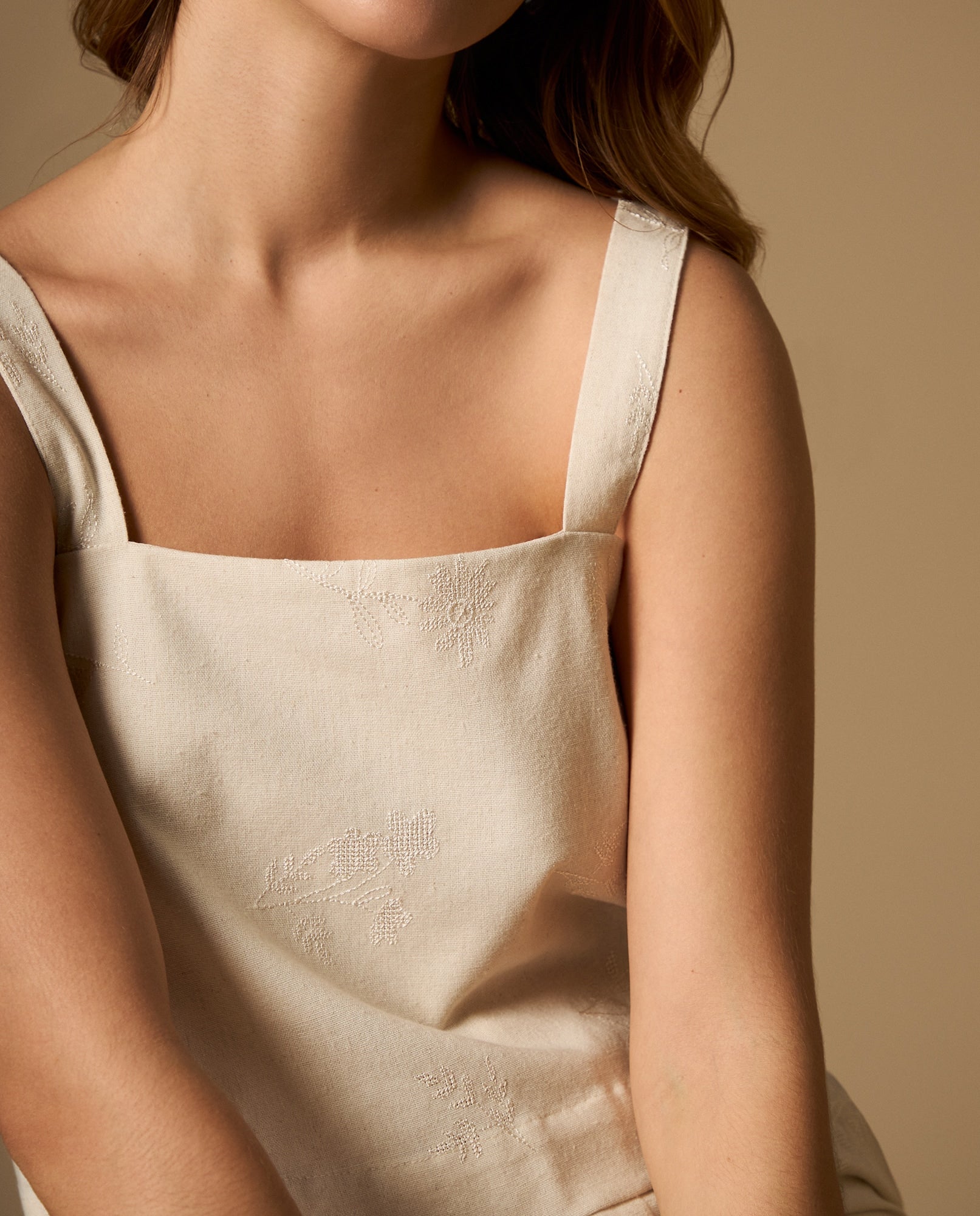 Blusa de tiras con bordado floral y escote redondo - Crudo 34_612H022_CRU114201_3