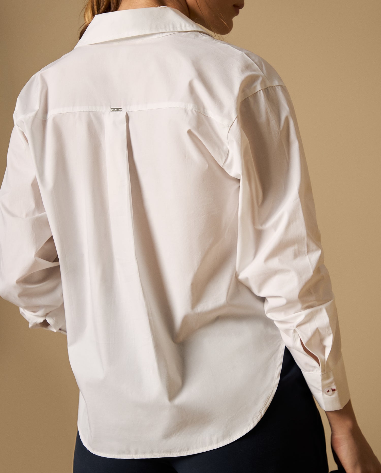 Camisa camisera manga larga con detalle de cadenas en bolsillo - Crudo
