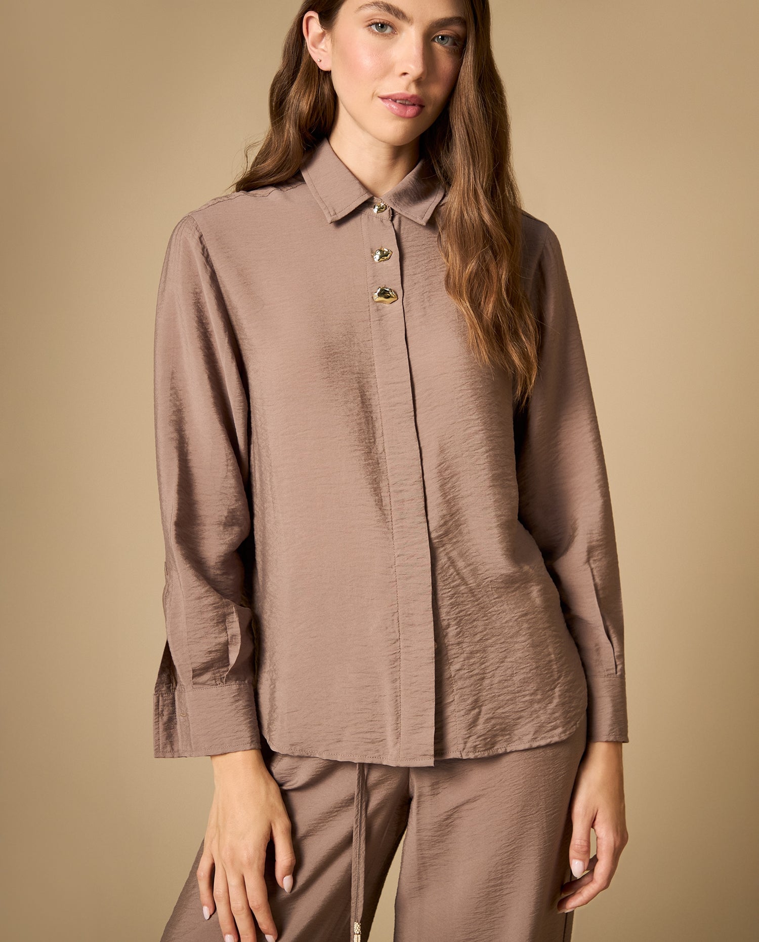 Camisa camisera manga larga con caída fluida - Café