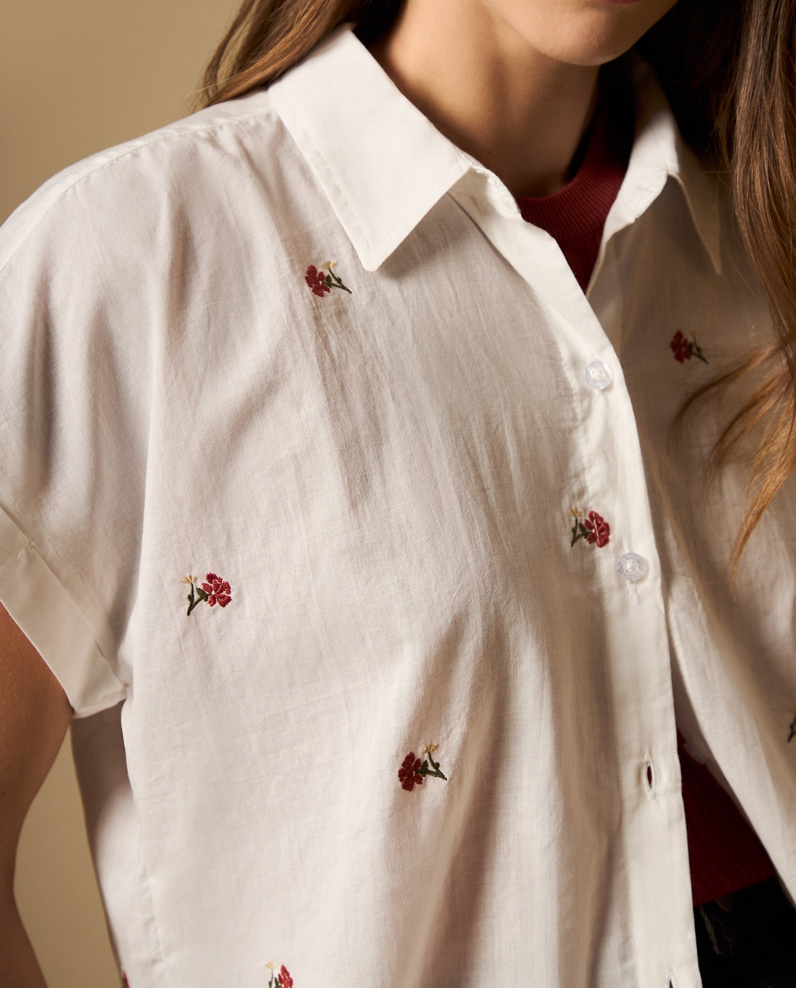 Camisa manga corta con bordado floral y cuello camisero - Crudo 34_612H041_CRU110602_3