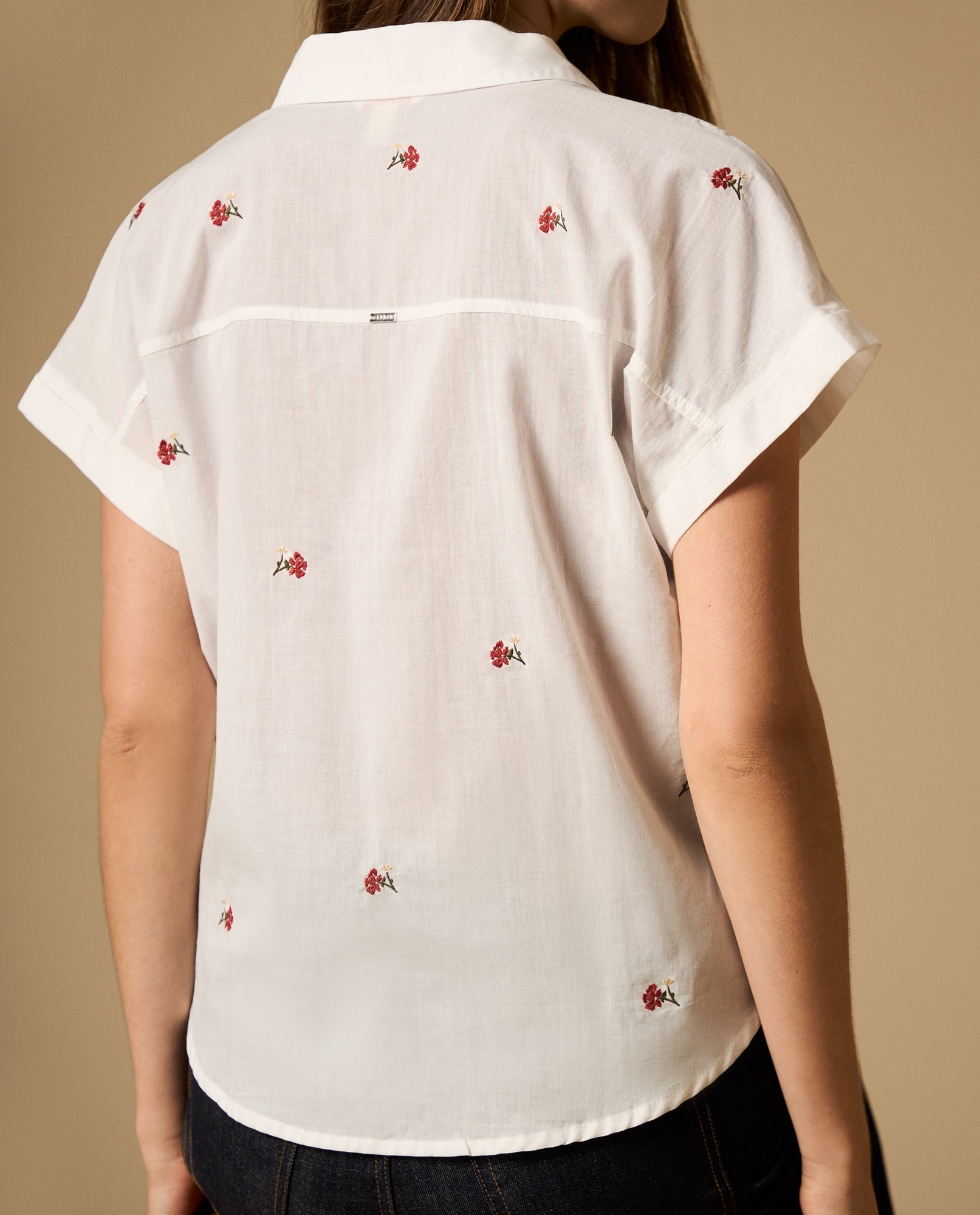 Camisa manga corta con bordado floral y cuello camisero - Crudo 34_612H041_CRU110602_4