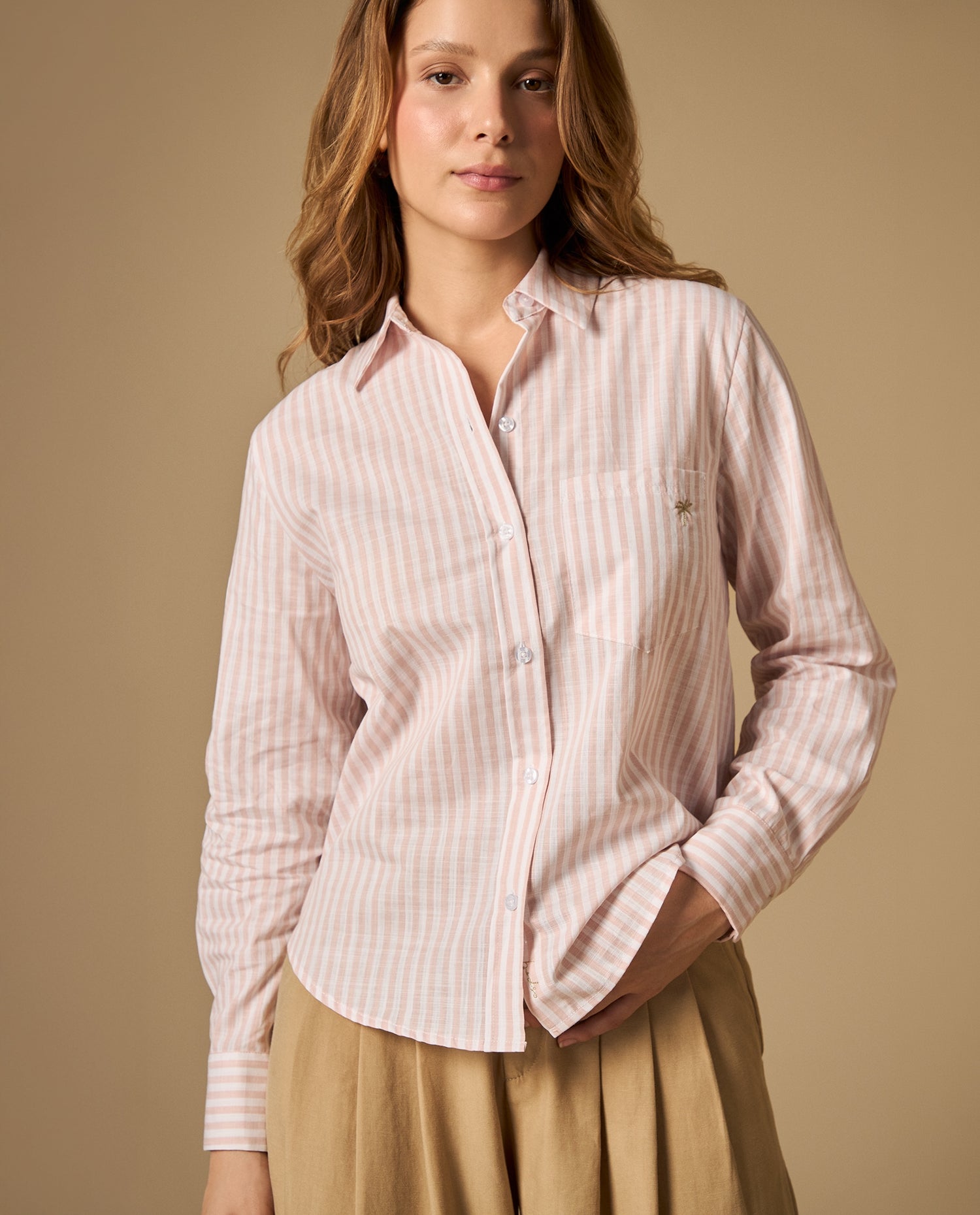 Camisa camisera manga larga con estampado a rayas - Rosa
