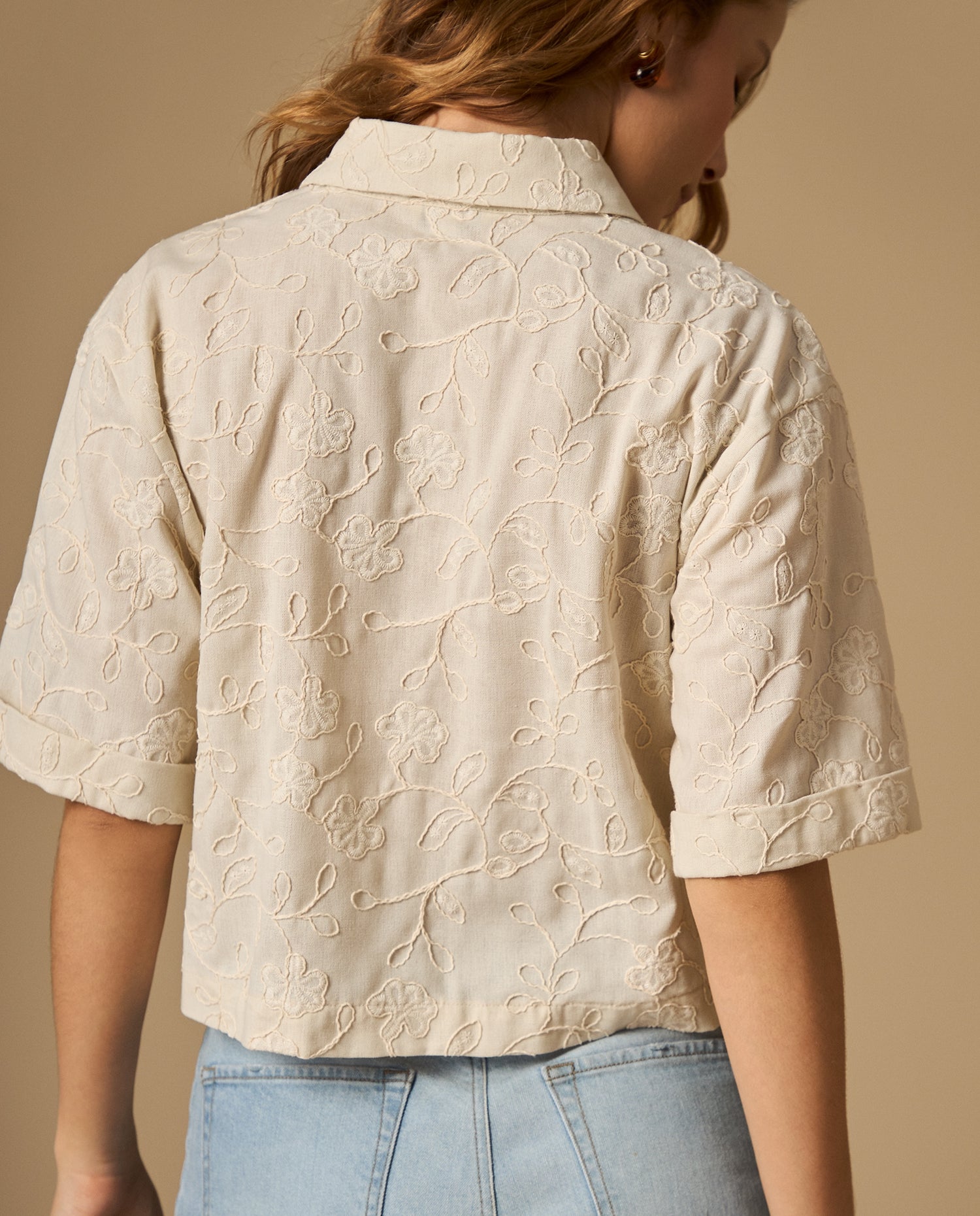 Camisa manga corta con diseño floral - Crudo