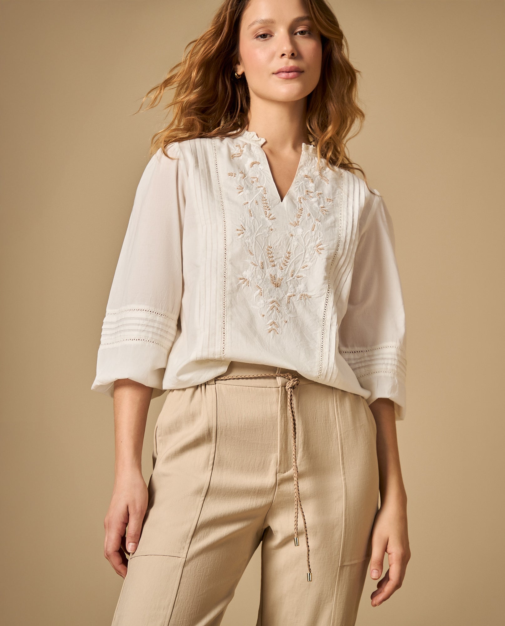 Camisa bordada manga larga con detalles en puños y cuello - Crudo 34_612H221_CRU110105_5