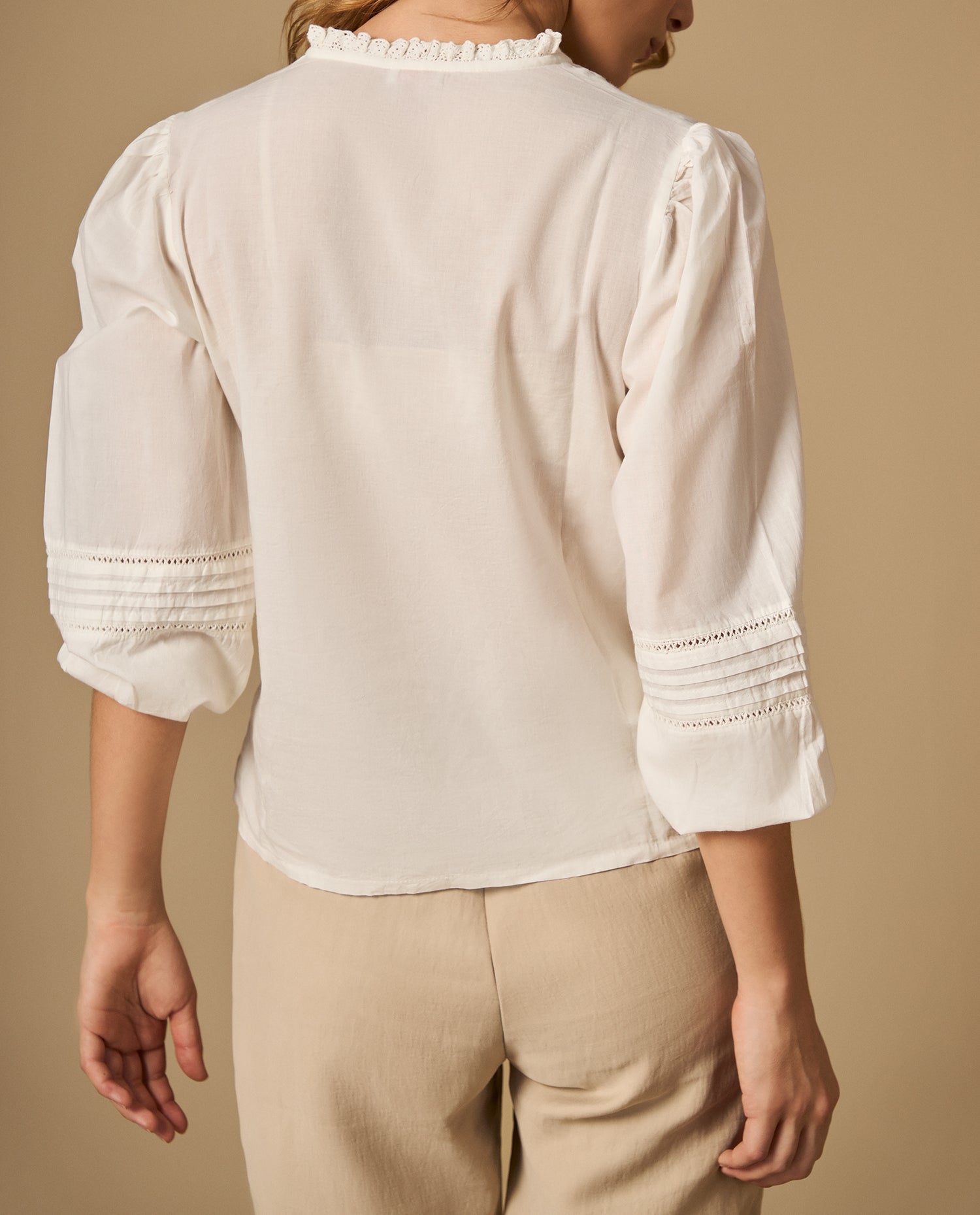 Camisa bordada manga larga con detalles en puños y cuello - Crudo