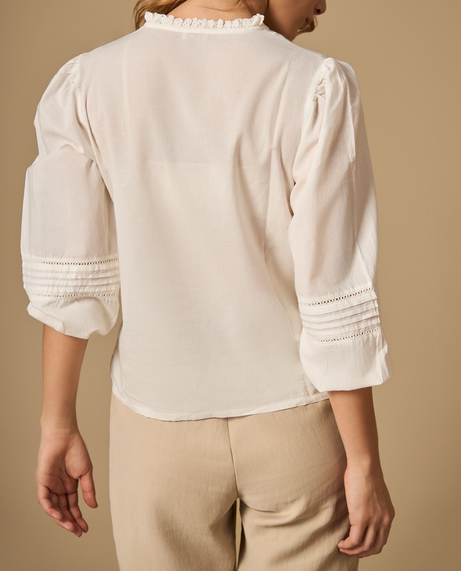 Camisa bordada manga larga con detalles en puños y cuello - Crudo 34_612H221_CRU110105_6