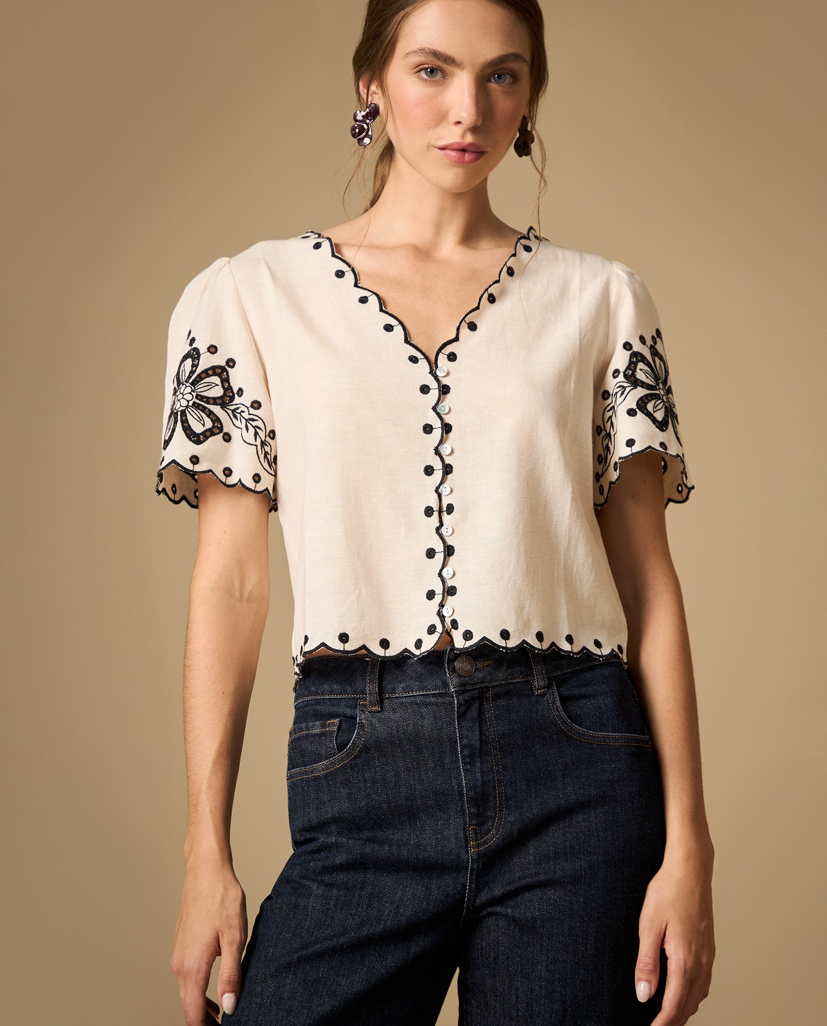 Camisa manga corta con bordado floral y bordes con detalle - Crudo 34_612H225_CRU120908_5