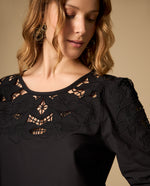 Camisa manga sisa con bordado floral - Negro