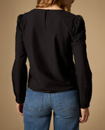 Camisa manga sisa con bordado floral - Negro