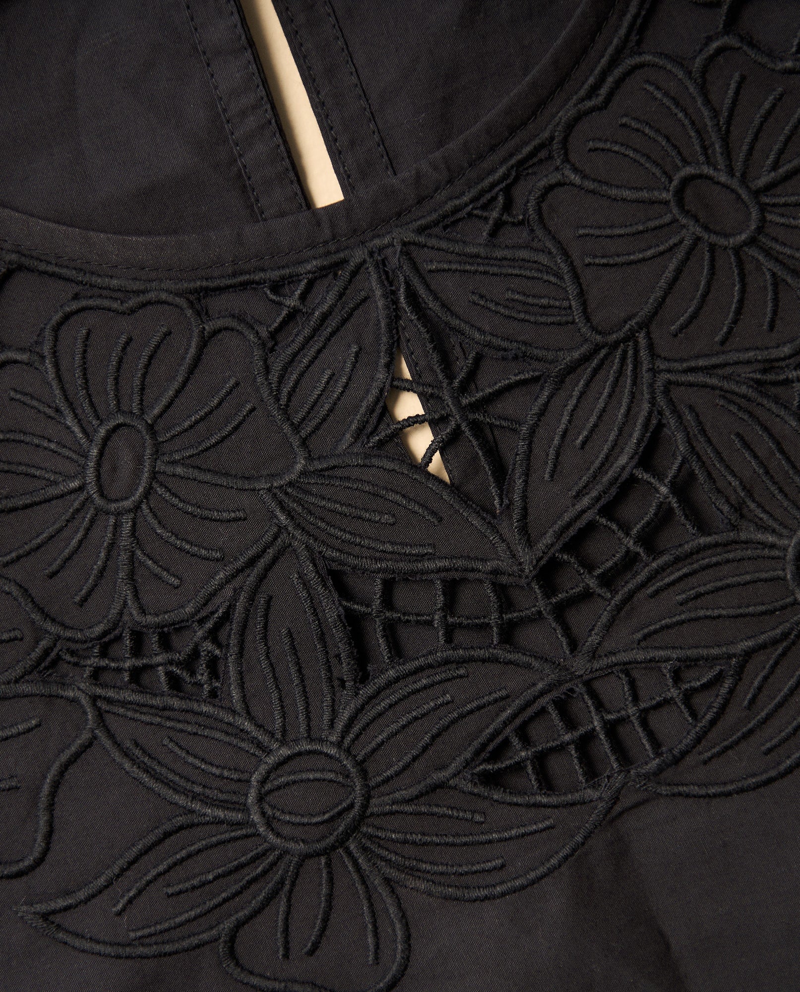 Camisa manga sisa con bordado floral - Negro 34_612H227_NEG190303_6