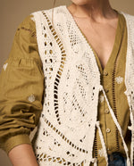 Camisa manga corta con bordados y detalle de textura - Crudo