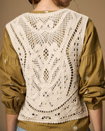Camisa manga corta con bordados y detalle de textura - Crudo