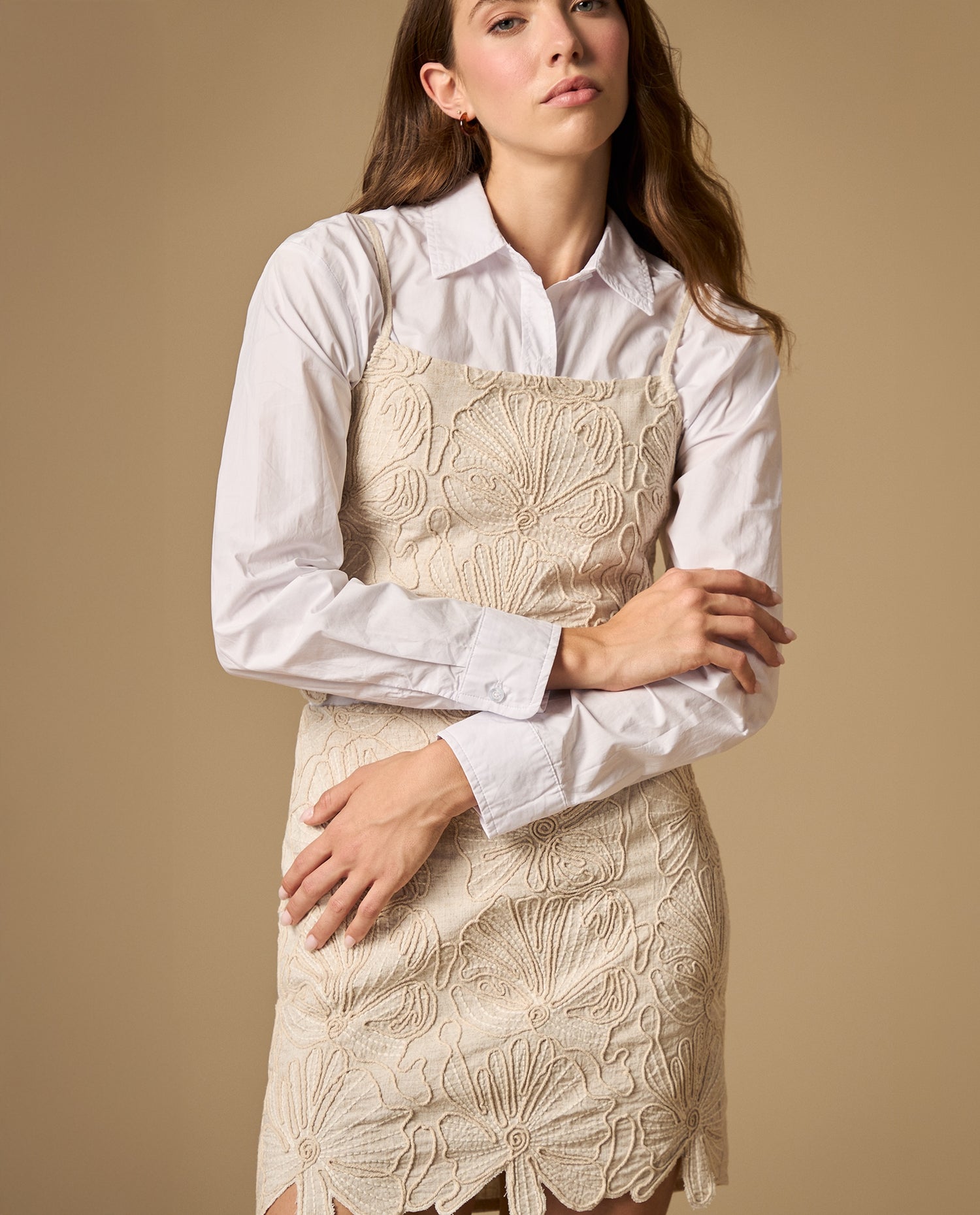 Camisa de tiras con bordado floral - Beige