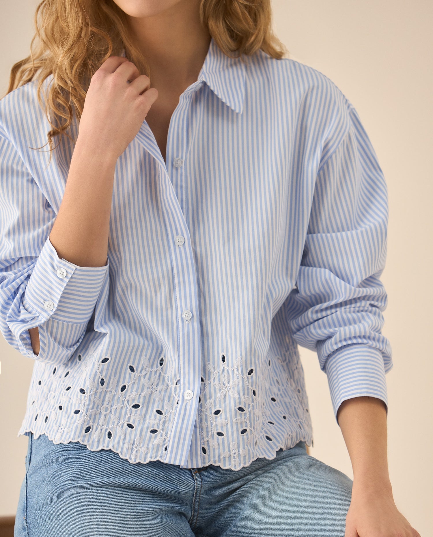 Camisa de diseño a rayas con bordado de flores para mujer  - Azul