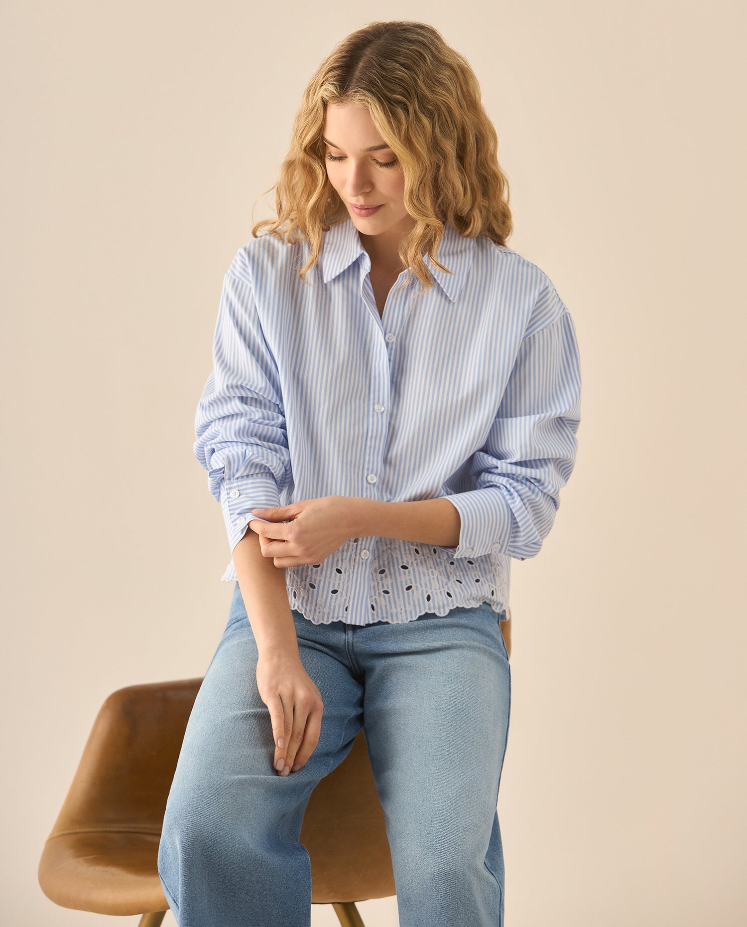 Camisa de diseño a rayas con bordado de flores para mujer  - Azul