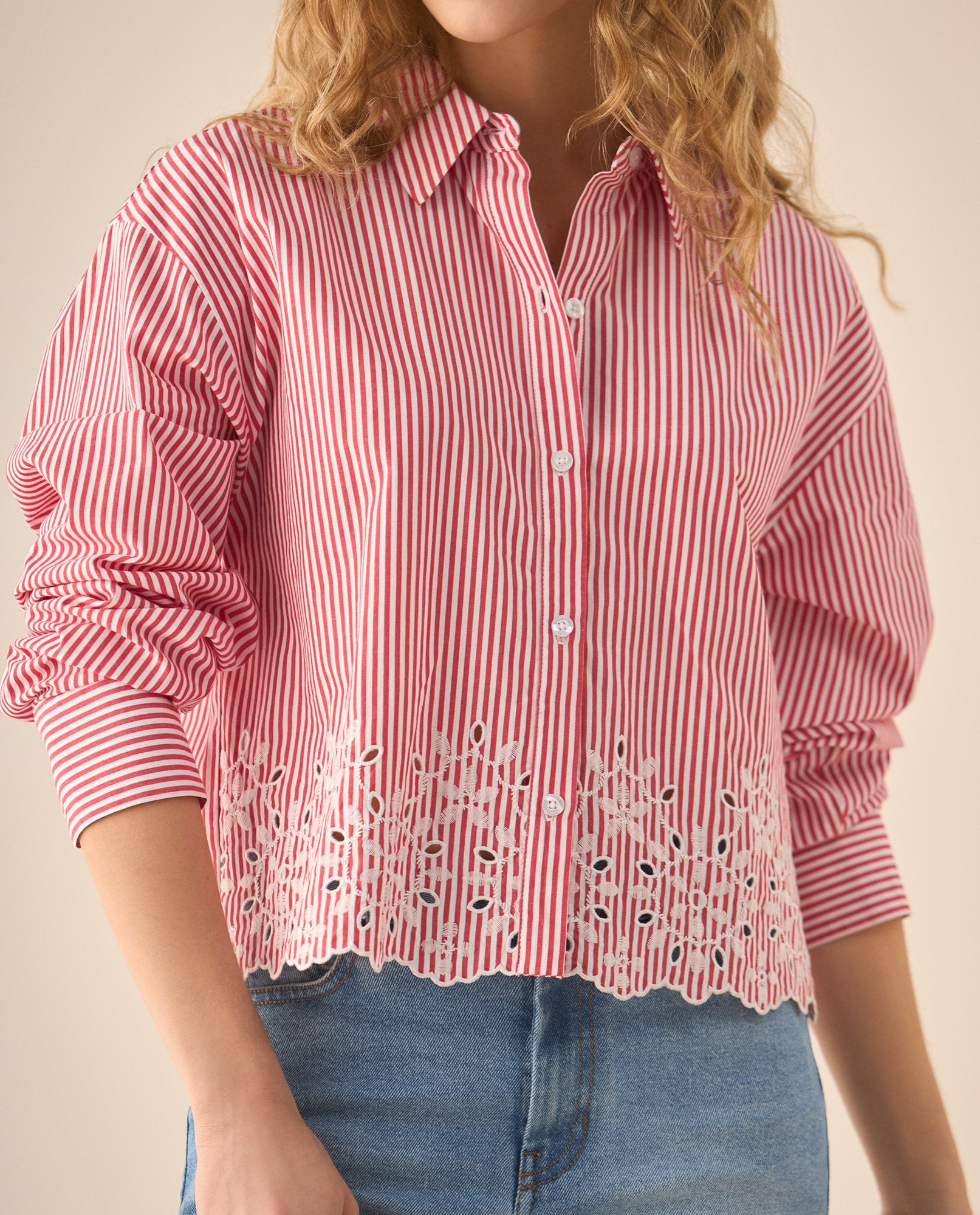 Camisa de diseño a rayas con bordado de flores para mujer  - Rojo 34_613G000_ROJ191761_3