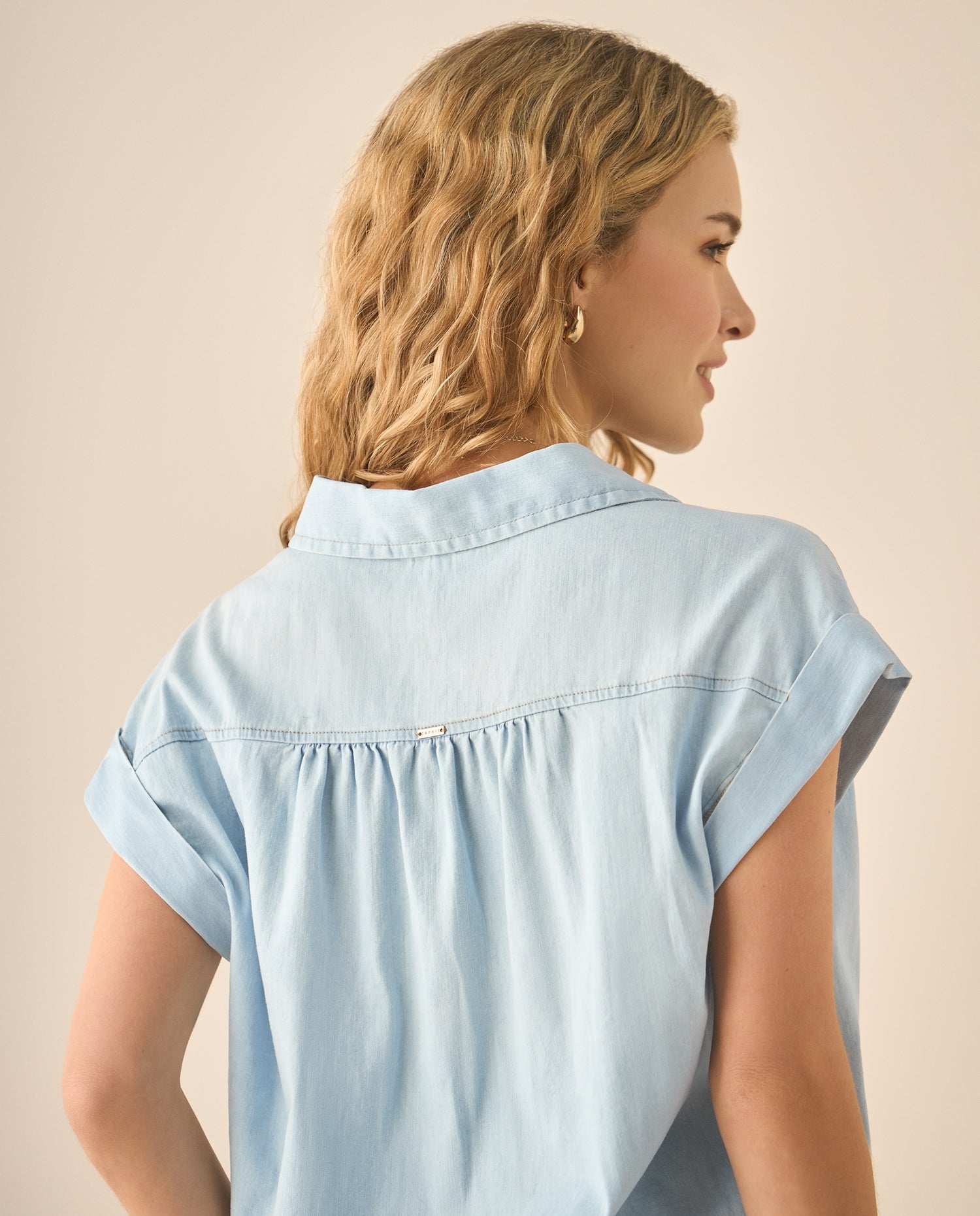 Camisa en índigo con recogido en hombros para mujer  - Azul