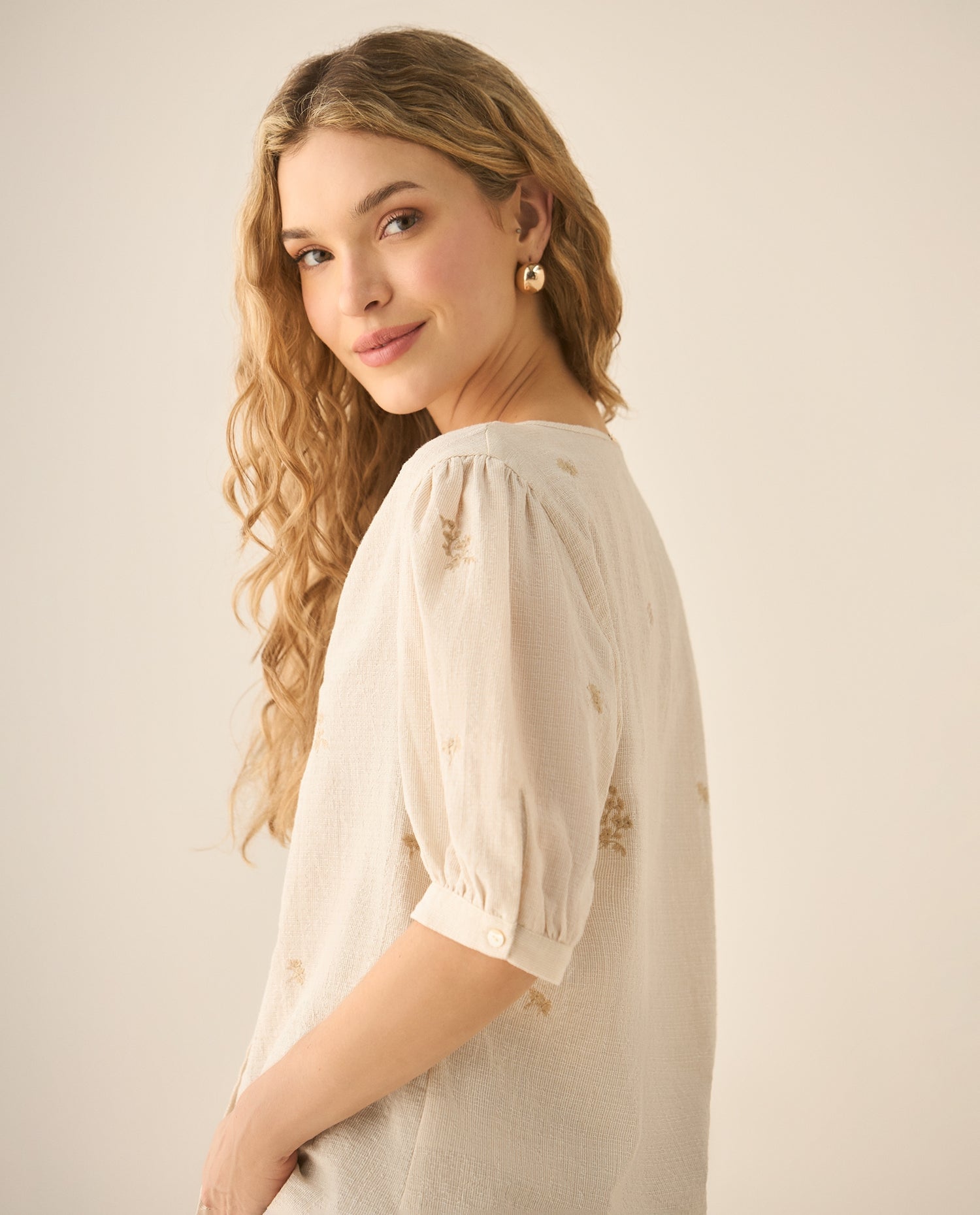 Camisa cuello nerú con bordados para mujer - Amarillo