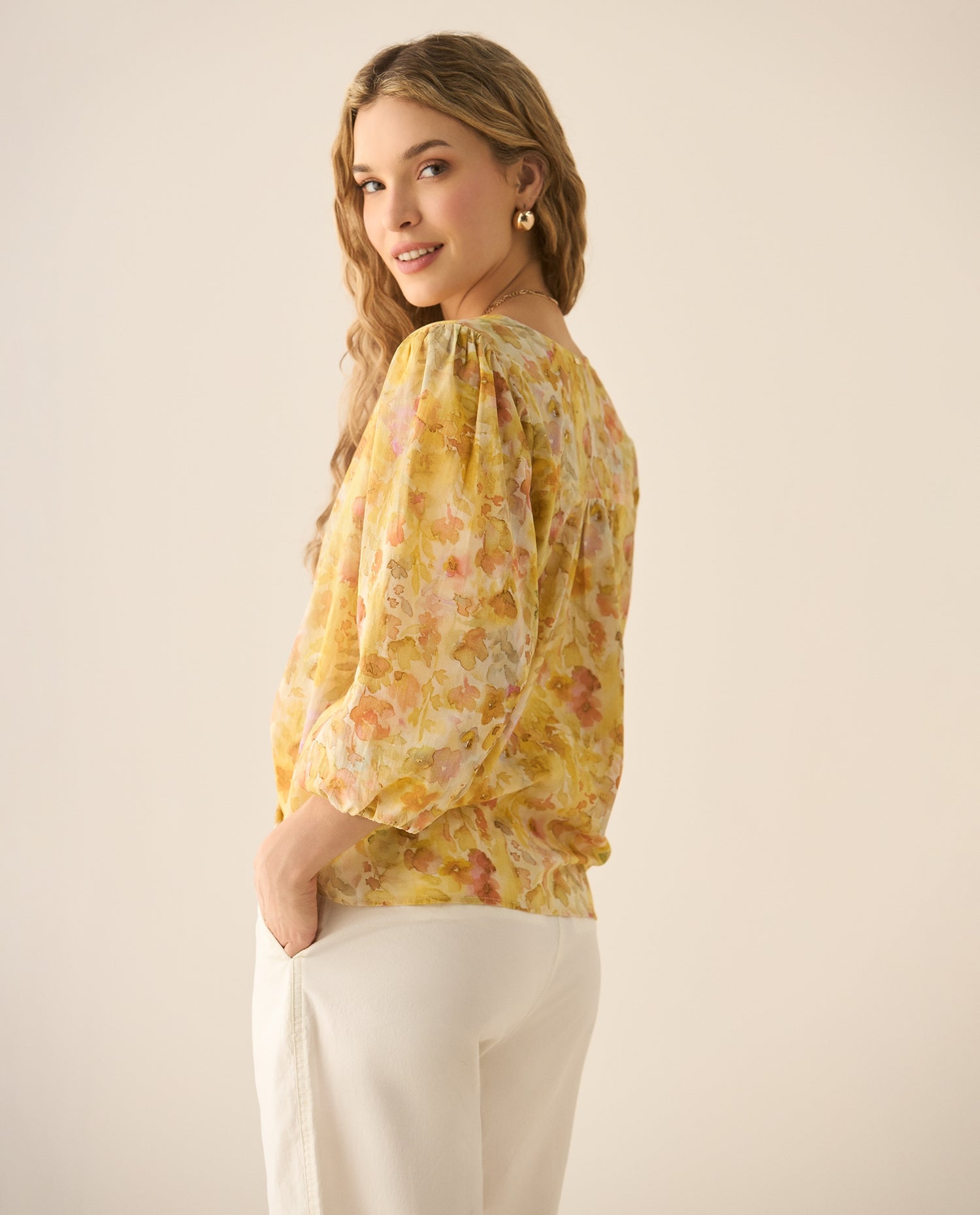 Camisa de diseño abierto con estampado de flores para mujer - Amarillo