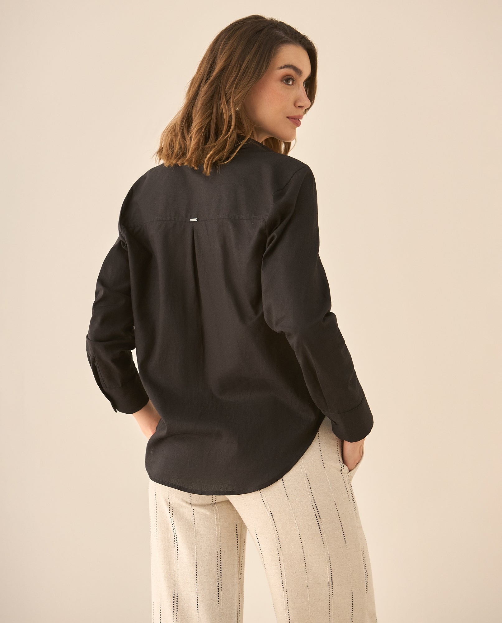 Camisa clásica manga larga para mujer - Negro 34_613G030_NEG190303_4