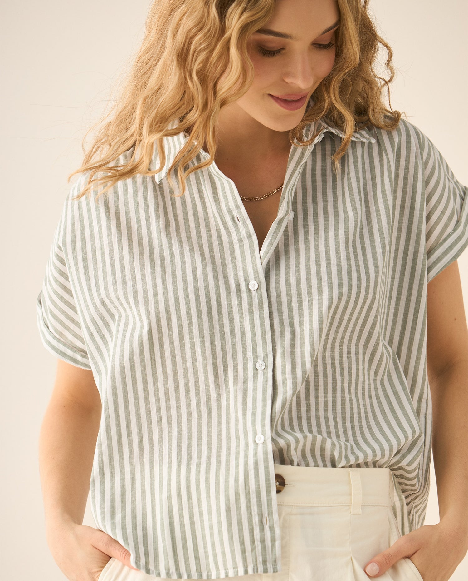 Camisa a rayas con recogido en hombros y posterior para mujer - Verde