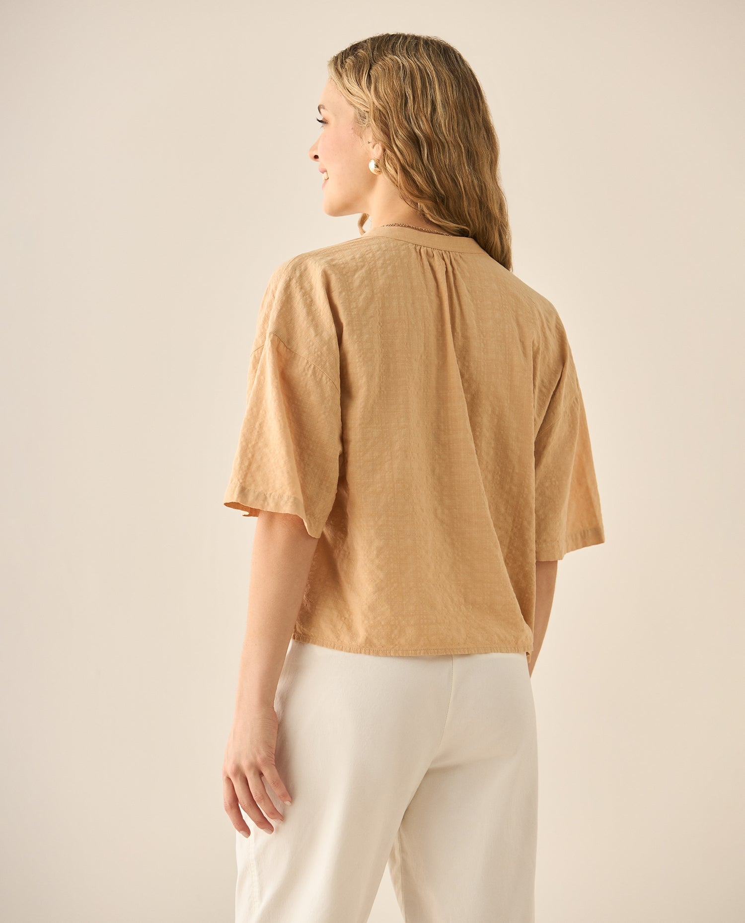 Camisa con escote en V para mujer - Beige