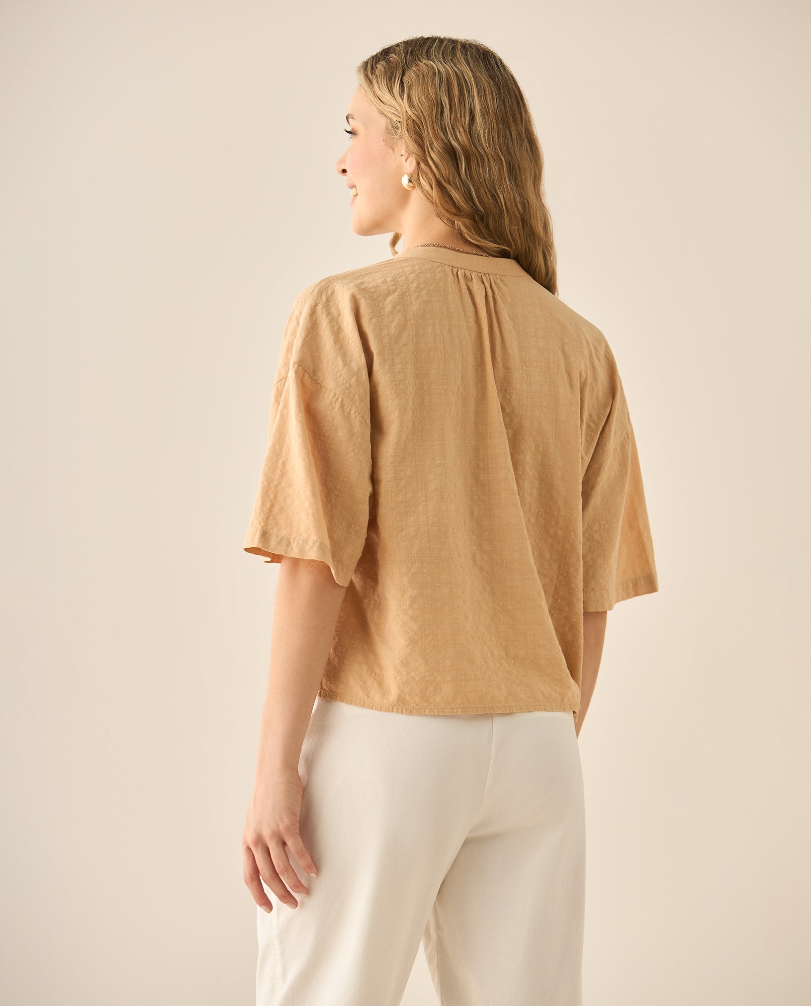 Camisa con escote en V para mujer - Beige 34_613G033_BEI151220_5