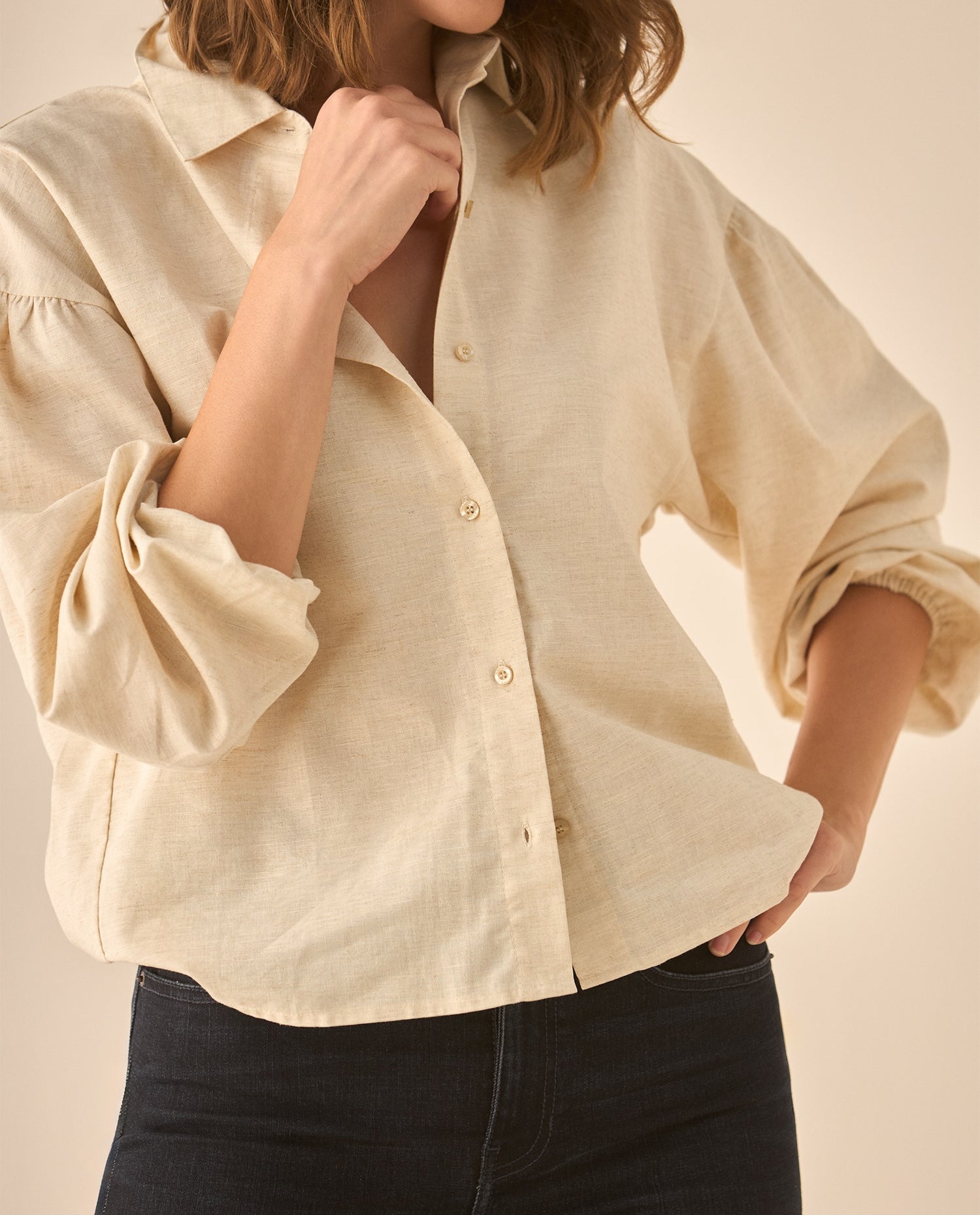 Camisa manga larga con recogido en los hombros para mujer - Crudo