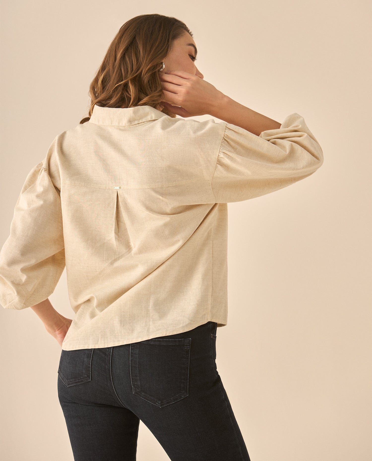 Camisa manga larga con recogido en los hombros para mujer - Crudo