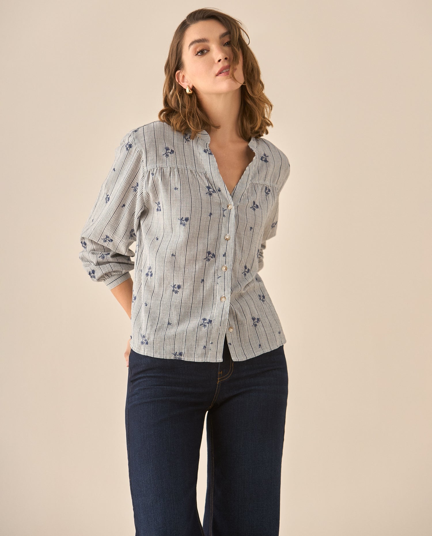 Camisa con apliques de flores bordadas para mujer - Azul