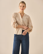 Camisa con apliques de flores bordadas para mujer - Crudo
