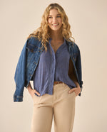 Camisa manga sisa con cortes tejidos para mujer  - Azul