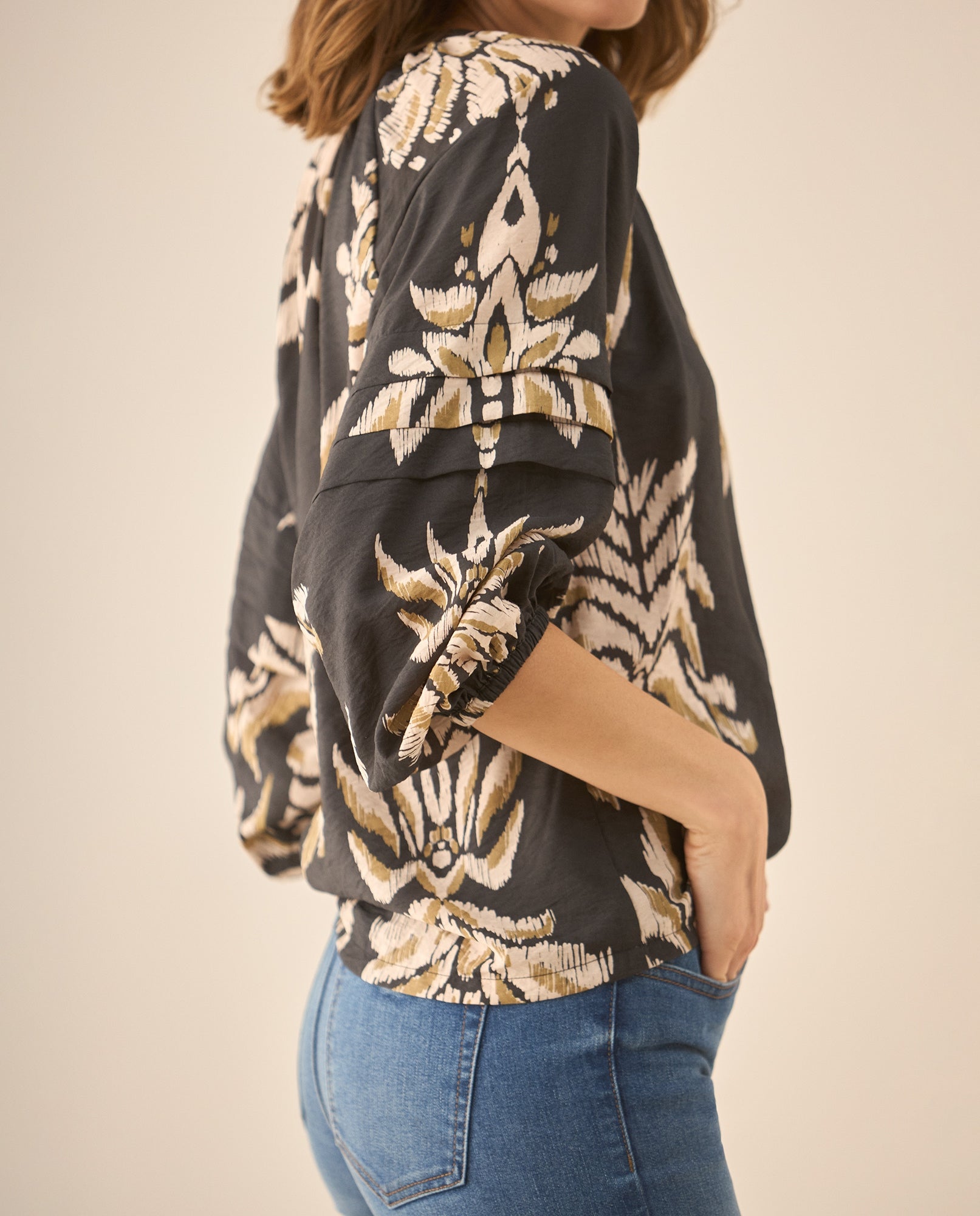 Camisa manga larga amplia con detalle de tablas para mujer  - Negro 34_613G096_NEG190303_3
