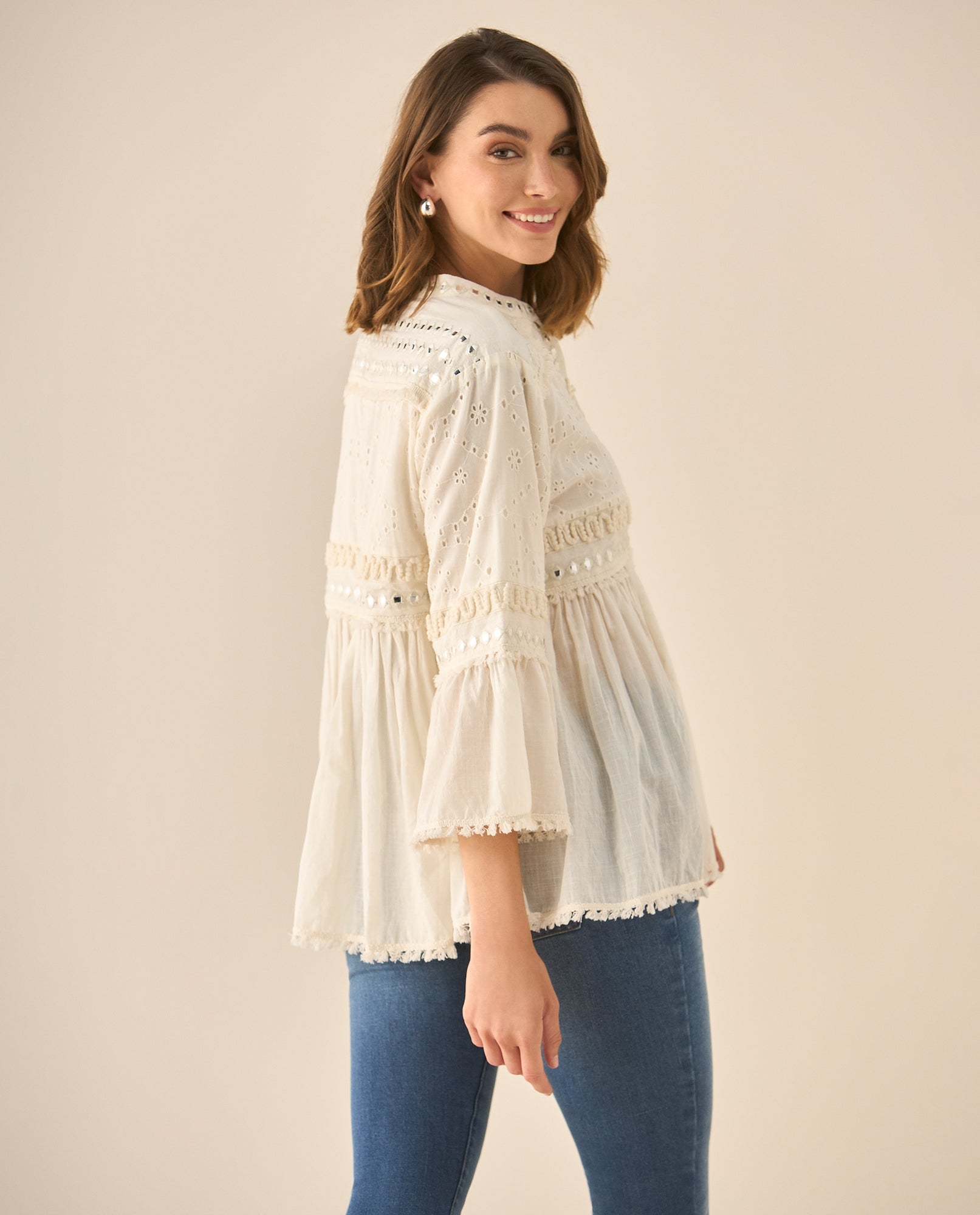Camisa con apliques de piedras, bordados y desagujados para mujer - Crudo 34_613G290_CRU110105_5
