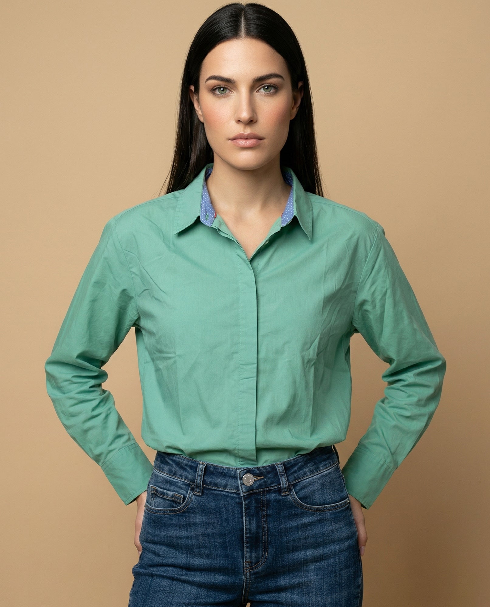 Camisa manga larga con detalle interior en cuello - Verde 34_615F302_VER170336_0