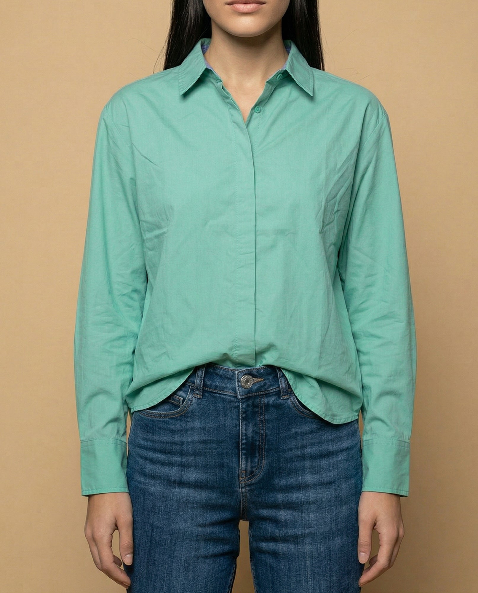 Camisa manga larga con detalle interior en cuello - Verde 34_615F302_VER170336_3