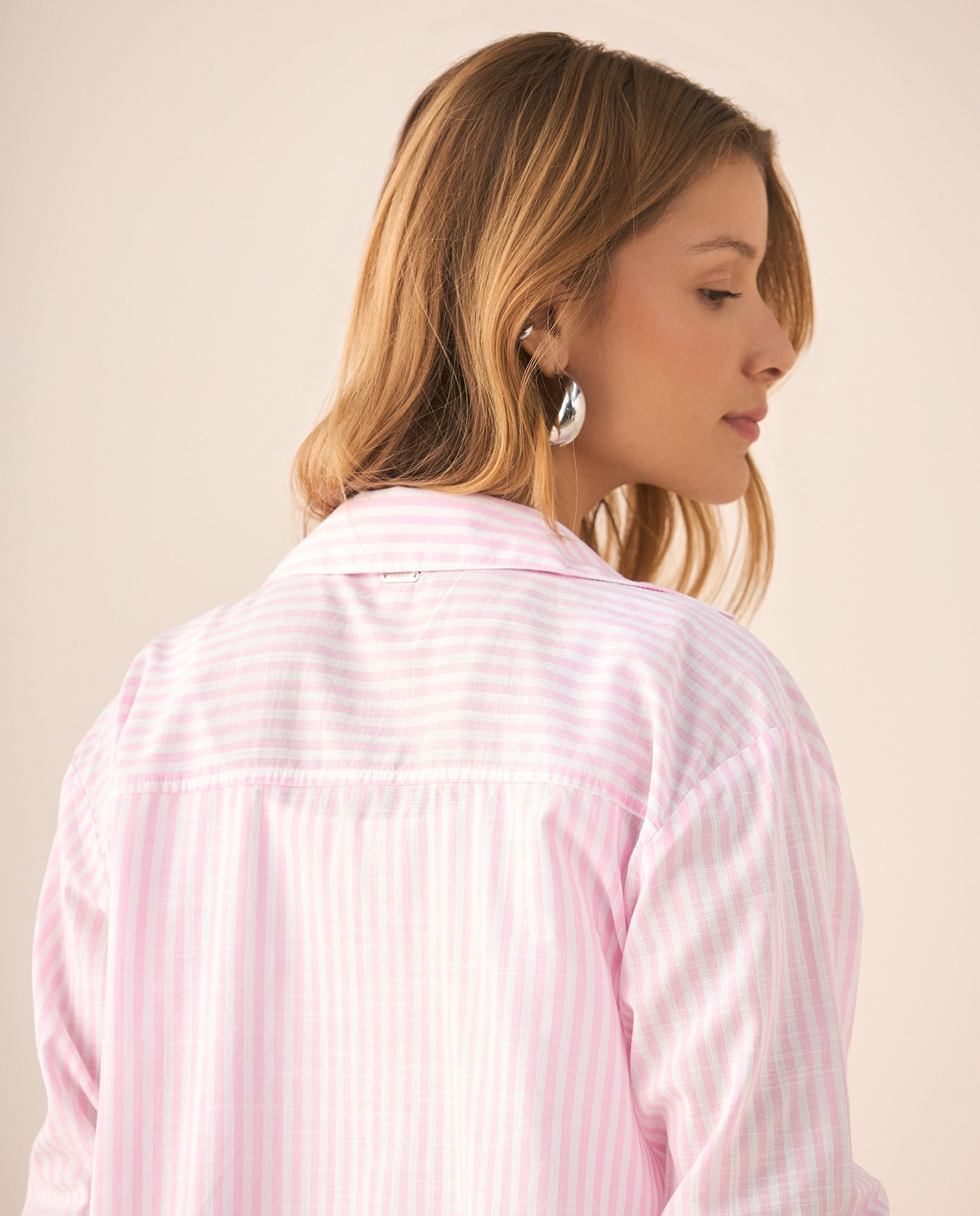 Camisa con apliques de flores para mujer - Rosa 34_615F325_ROS112511_5