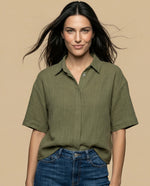 Camisa cuello nerú con cierre oculto - Verde