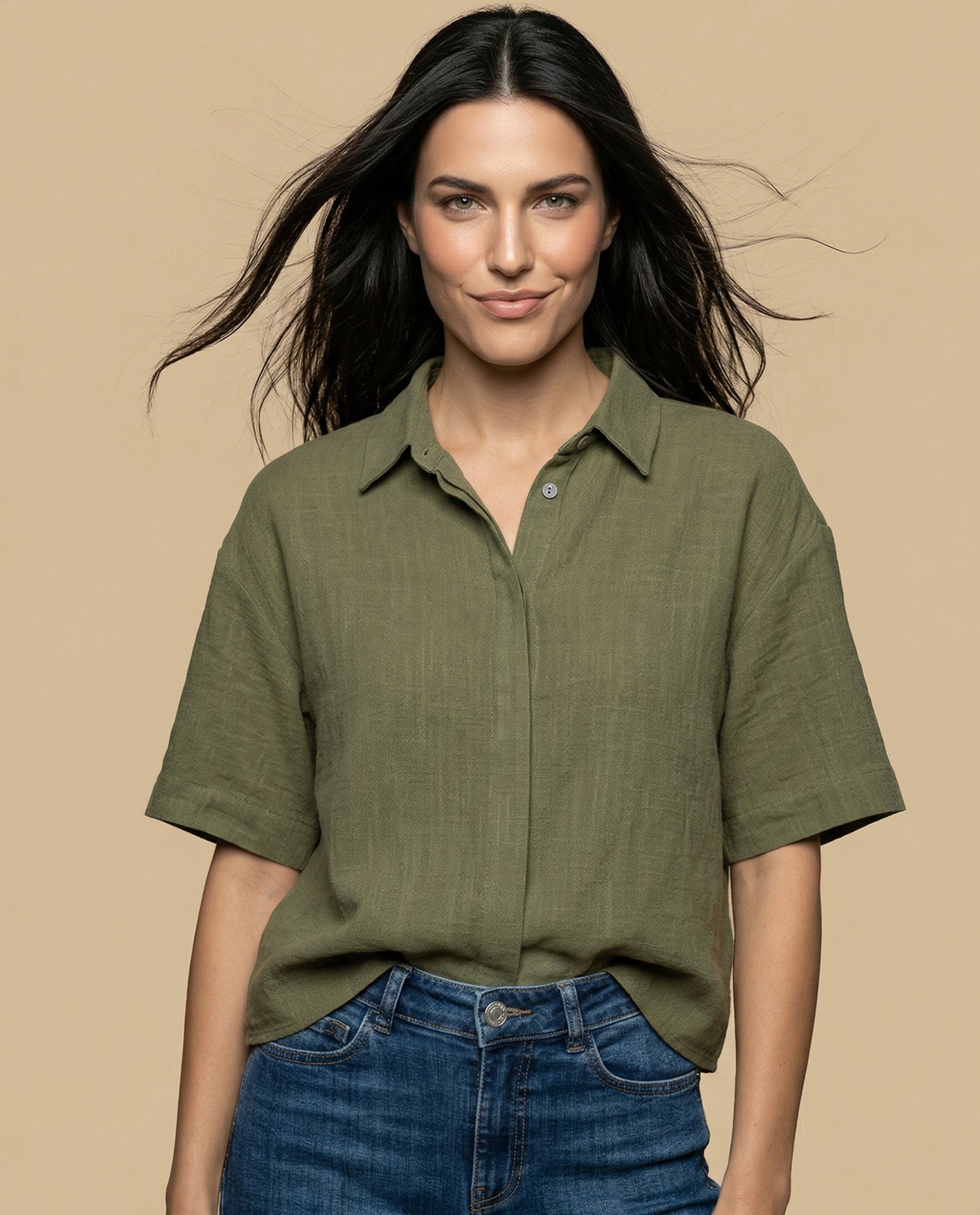 Camisa cuello nerú con cierre oculto - Verde