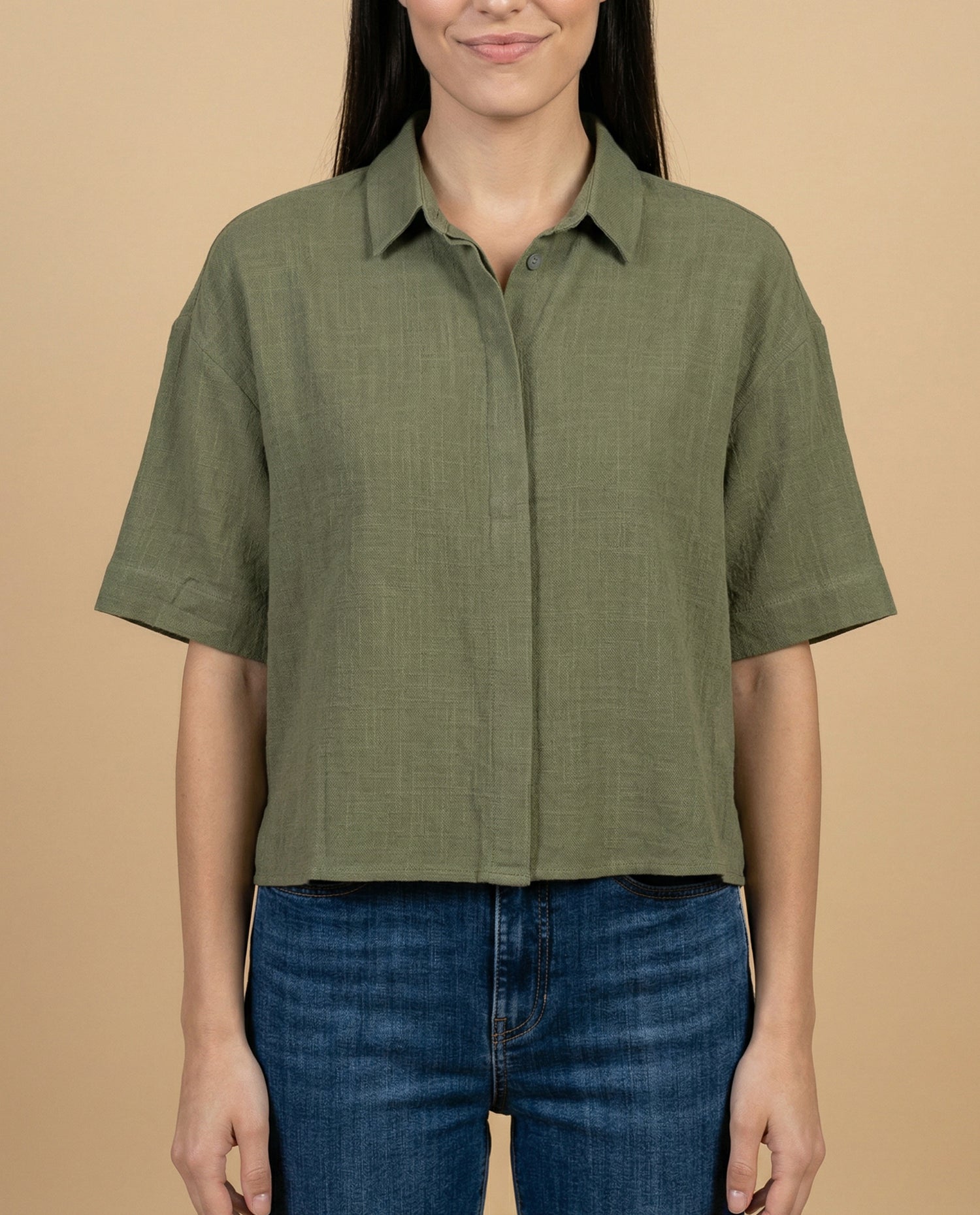 Camisa cuello nerú con cierre oculto - Verde