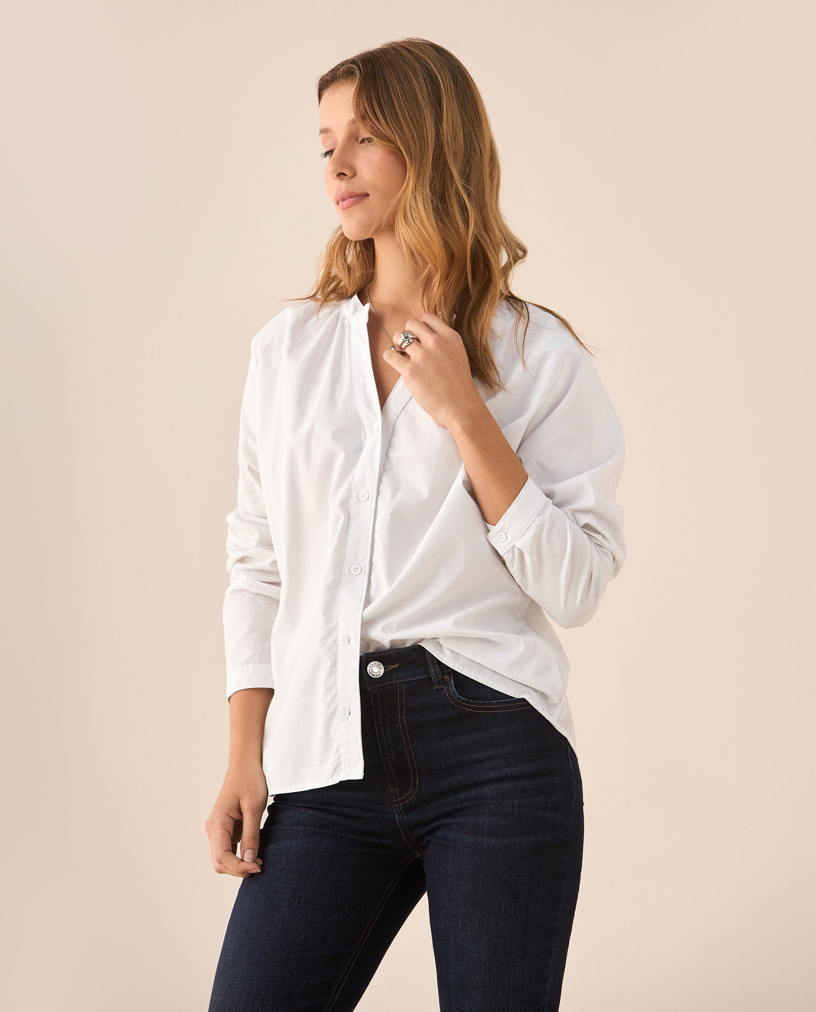 Camisa de cuello neru para mujer - Blanco 34_615F335_BLA110700_3