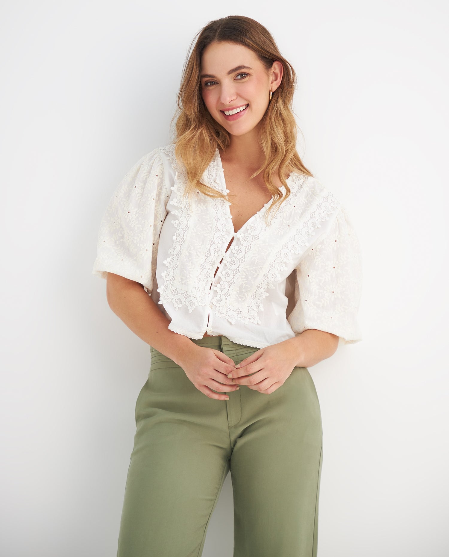 Camisa con detalles desagujados para mujer - Crudo