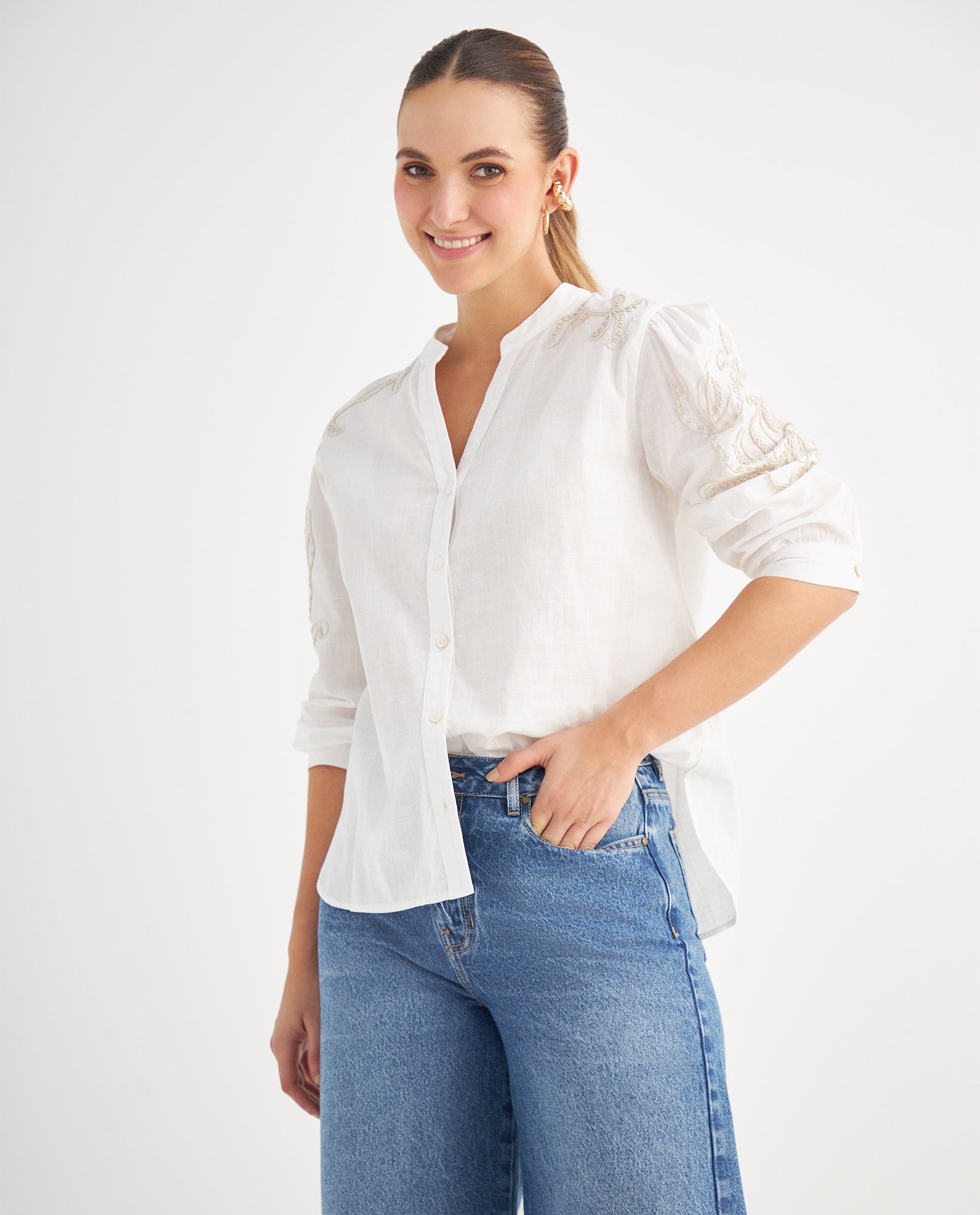 Camisa con bordados decorativos para mujer - Crudo 34_619F054_CRU110602_0