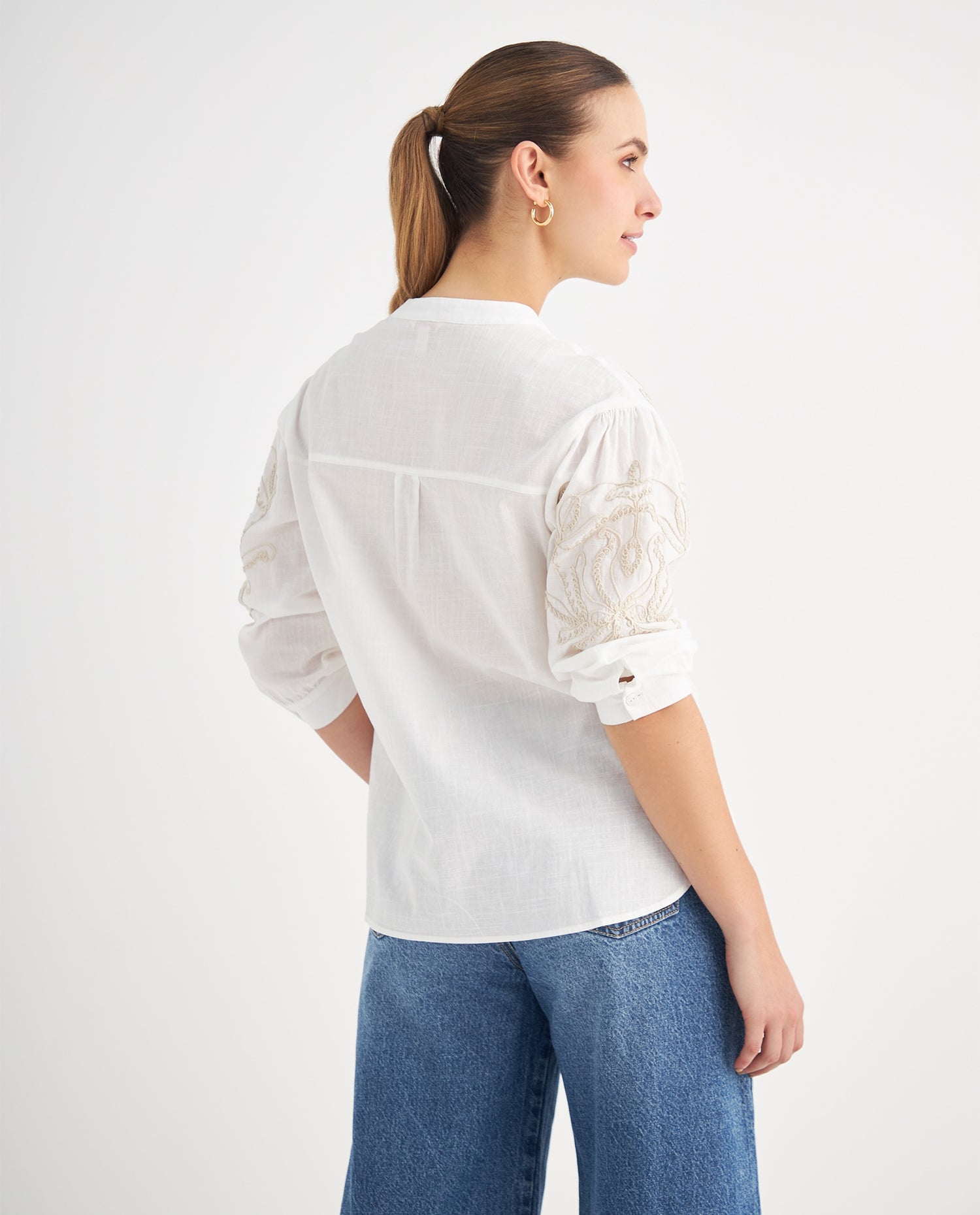 Camisa con bordados decorativos para mujer - Crudo