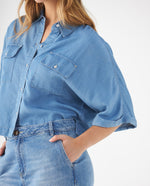 Camisa con bolsillos de tapa para mujer - Azul