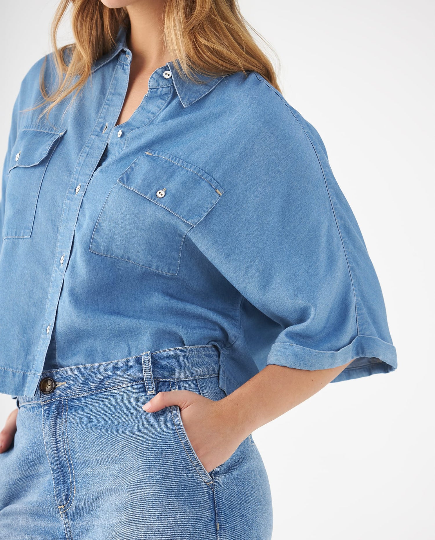 Camisa con bolsillos de tapa para mujer - Azul