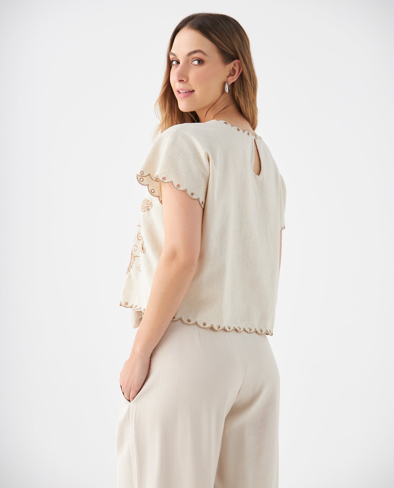 Camisa con detalles bordados para mujer - Crudo